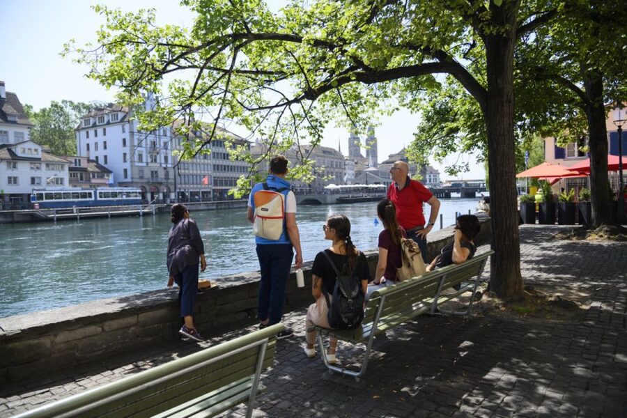 Zurich: Highlights Walking Tour with a Local Guide - What to bring and how to prepare