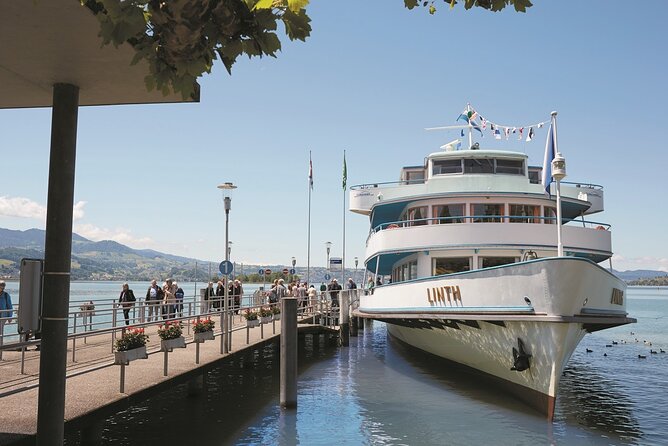 Zurich Highlights with Lake Cruise & Optional FIFA Museum Ticket - Coach Sights: Bahnhofstrasse, landmarks, and the money-city vibe