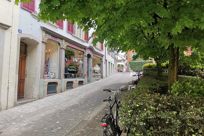 Zürich Historic District Tour - Lindenhof Hill: Ruins Below the Everyday Streets