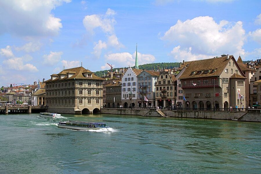 Zurich - Old Town Private Walking Tour - Start at Grossmünster: Zurich’s Landmark Meets a Good Story