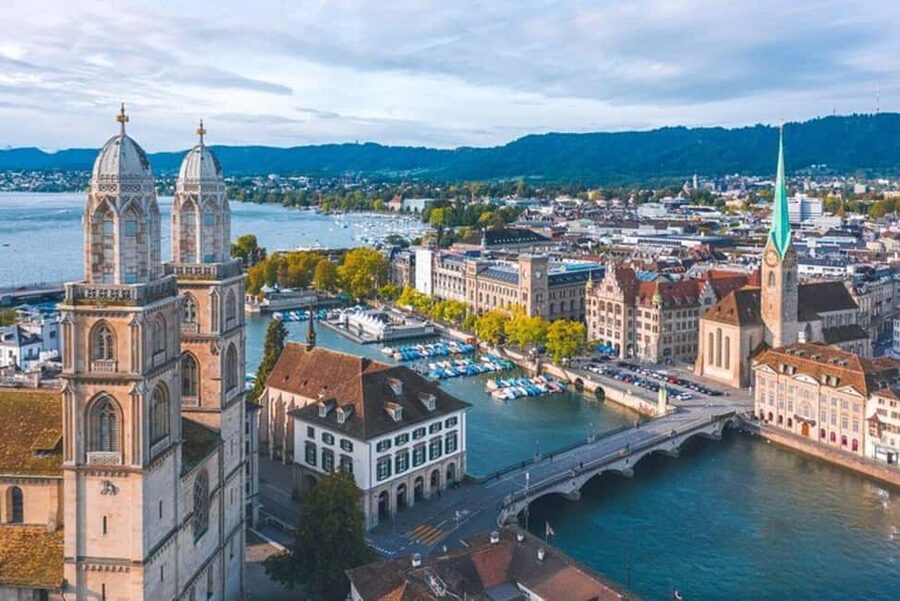 Zurich Old Town Walking Tour - Zurich Old Town orientation from Main Station to Münsterhof