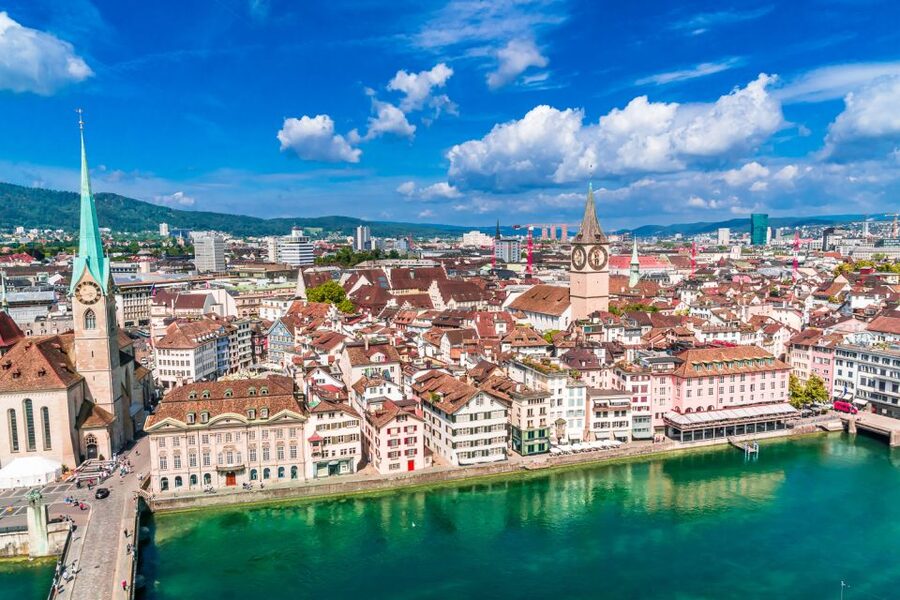 Zurich Old Town Walking Tour: 2-Hours - Town Hall plus St. Peter’s and Grossmünster exteriors: reading church towers like landmarks