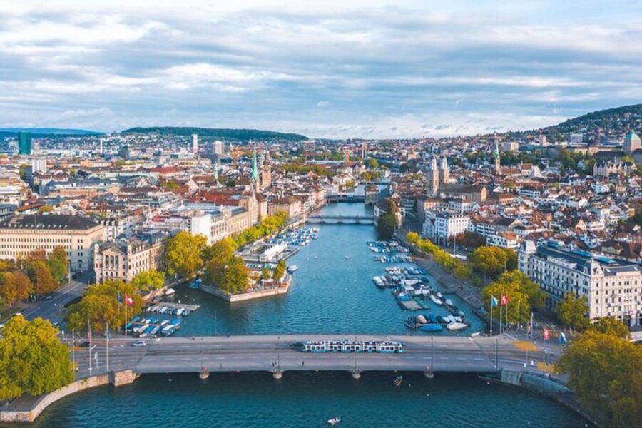 Zurich: Private custom tour with a local guide - Museums: adding a visit without losing the thread