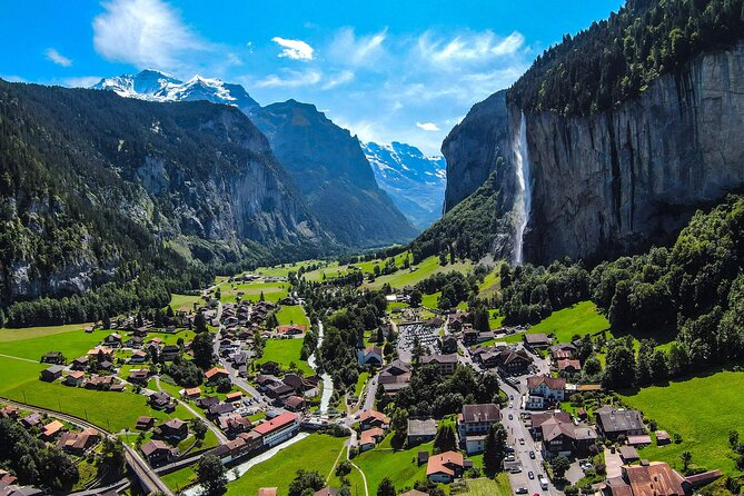 Zurich: Private Daytrip to Swiss Villages(Interlaken-Grindelwald) - Interlaken between two lakes: boat time and valley rail views
