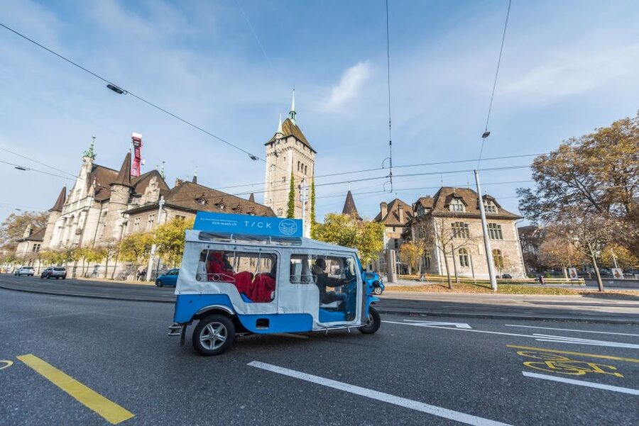 Zurich: Private eTukTuk City Tour - Bahnhofstrasse and Paradeplatz: Zurich’s city-center pulse