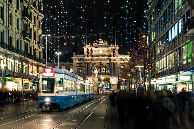 Zurich’s Enchanted Christmas: A Festive Journey - Lindenhof viewpoints: the calm break over the old town
