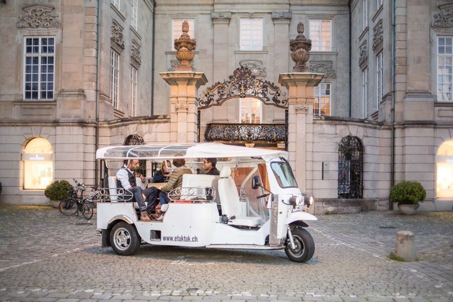 Zurich: Swiss Cheese Fondue and Wine e-Tuk-Tuk Tour - The e-tuk-tuk route: Old Town streets, Limmat viewpoints, and photo moments