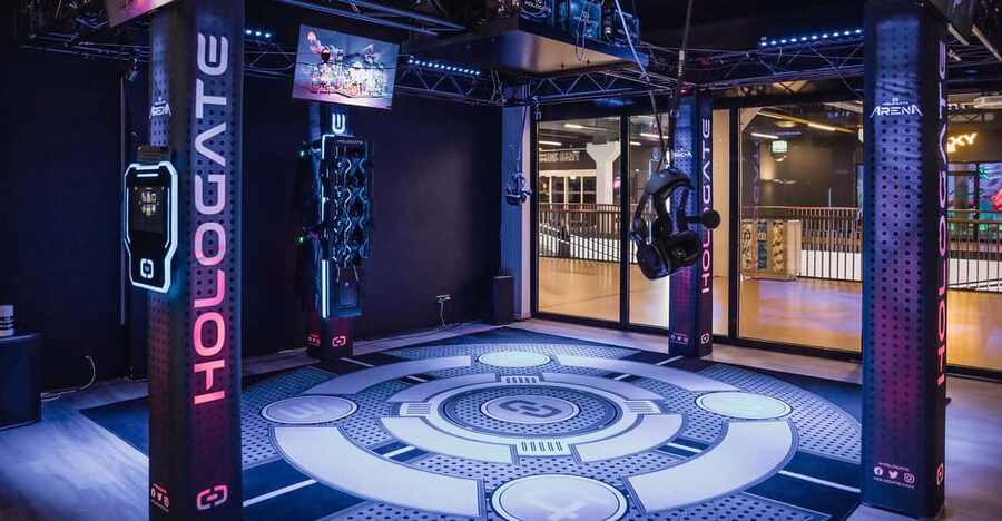 Zurich: Virtual Reality Arena - The flow inside the arena: briefing, gear, and gameplay
